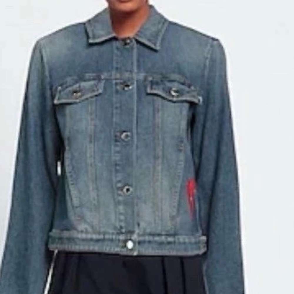 LOVE MOSHINO DENIM JACKET WITH HEART ♥️ PATCH,
PERFECT PIC FOR SUMMER NIGHTS